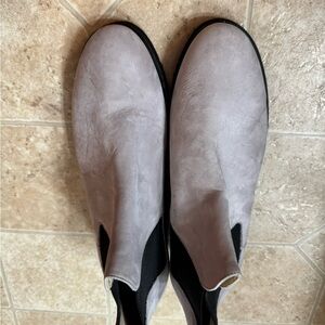 Amalfi Gray Ankle Boots with Rounded Toe and Slip-On Design NWOB